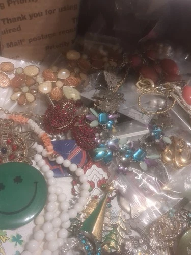 Huge Collection Modern + Vintage Costume Jewelry Pins Earrings 200+ Pc Lot