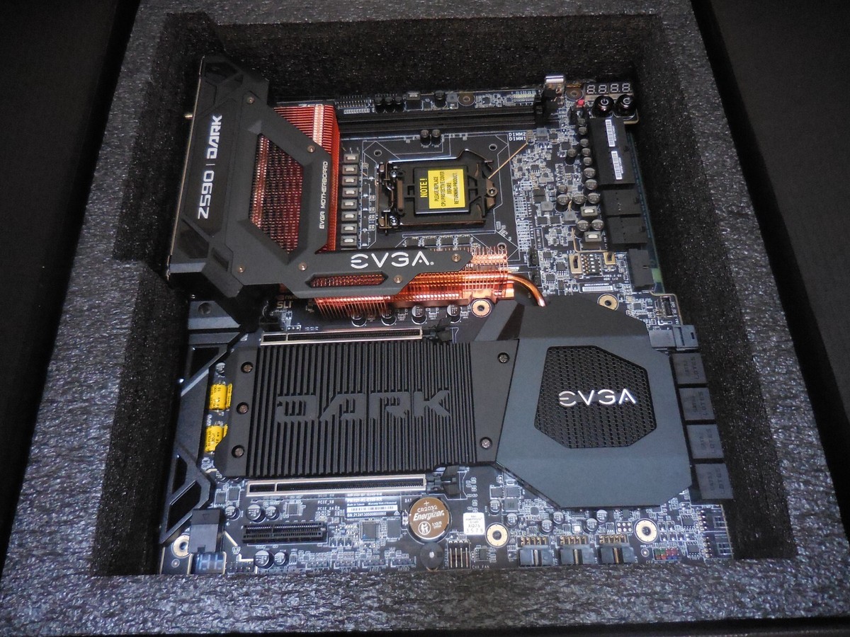 EVGA Z590 Dark 121-RL-E599-KR * Intel Core i9-10900K * Crucial 32