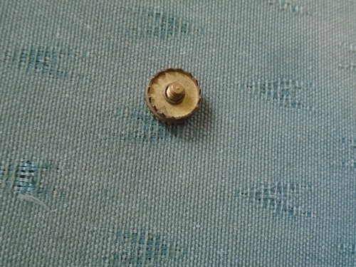 VINTAGE UK ROTARY INTERNATIONAL - ENAMEL LAPEL BADGE - SCREW TYPE BACK FIXING - Picture 2 of 2