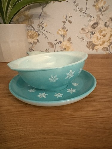 Vintage Pyrex Turquoise Blue SNOWFLAKE Sauce Gravy Boat With Saucer RARE Set VGC - Picture 2 of 9