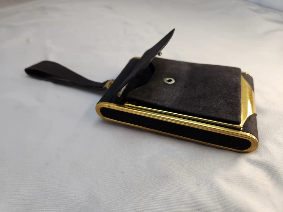 Bolso sin asas de maquillaje de muñeca vintage de recuerdos de belleza de la década de 1940 como está Foto 2 de 4