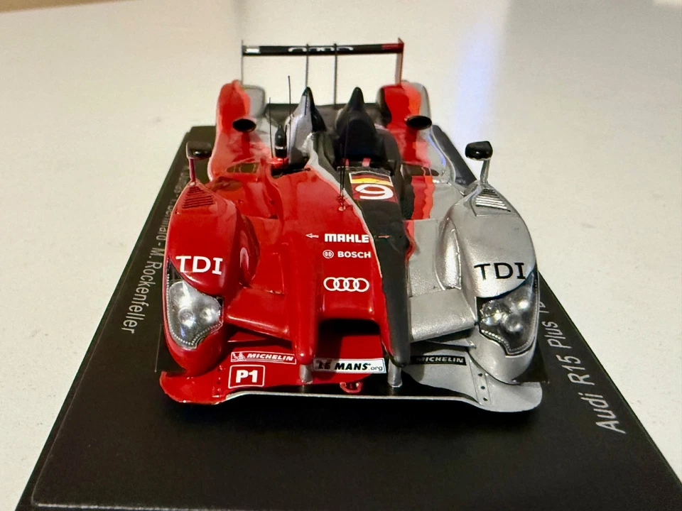 SPARK MODELS 43LM10 AUDI R15 PLUS TDI WINNER LE MANS 2010 1/43 - Immagine 4 di 4