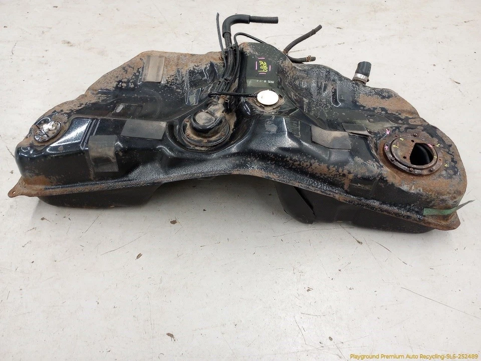 Lexus IS300 SEDAN Fuel Gas Storage Reservoir Tank Fits 2001-2005 01 02 03 04 05 Foto 2 de 4