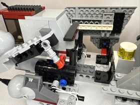 LEGO 7675: Lego Star Wars: AT-TE Walker 7675 - Near Complete w/ Minifigures