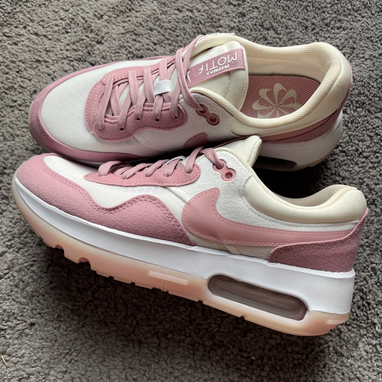 Nike Air Max Motif Pink Memory Foam DH9388-102 Size 4.5Y Wom