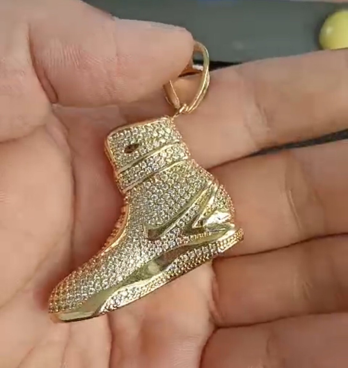 ナイキゴールド チェーンネックレス トグル式 14K Yellow Gold Nike Air Mag Iced Out Sneaker Necklace | eBay