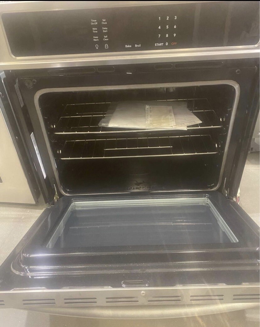 New Display Frigidaire 30in Single Electric Stainless Wall Oven