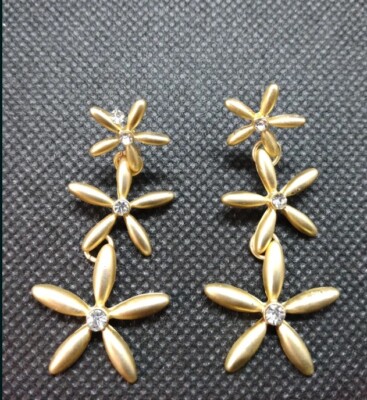 Matte Gold Three Flowers w/ Small Rhinestone Dangle Earrings 