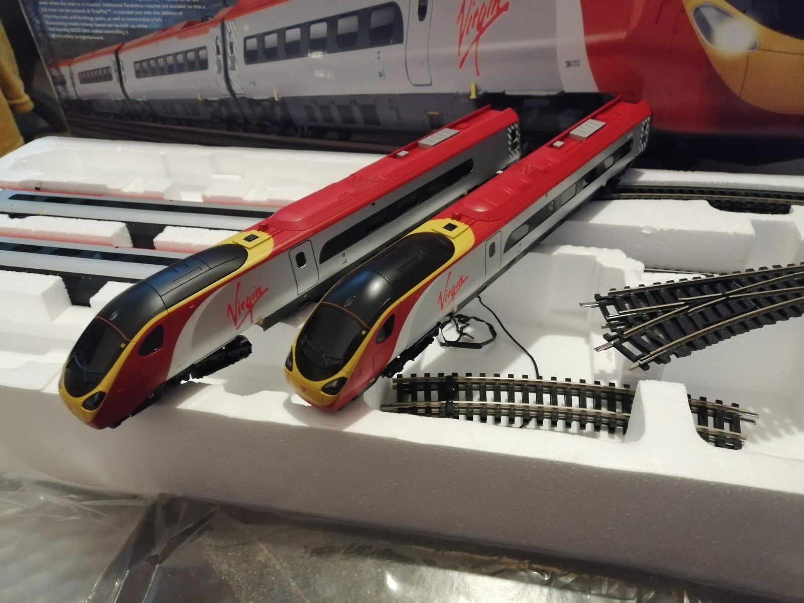 Hornby Model Train Railway Set 00 Virgin Trains Pendolino Digital
