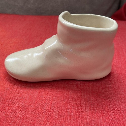 Vintage Shawnee USA Pottery Shoe Baby Bootie Planters Tan Beige 4" X 2" - Picture 3 of 5