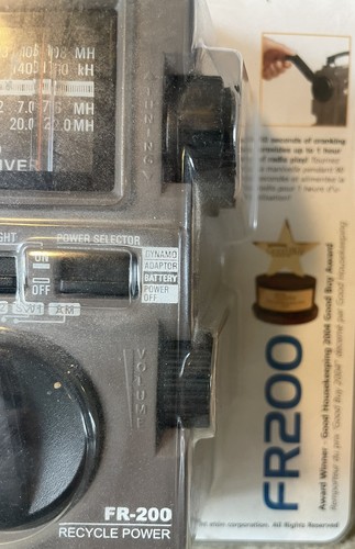 New Eton FR200 Emergency Crank Radio AM FM SW And Built In Light Self Powered - Picture 2 of 4