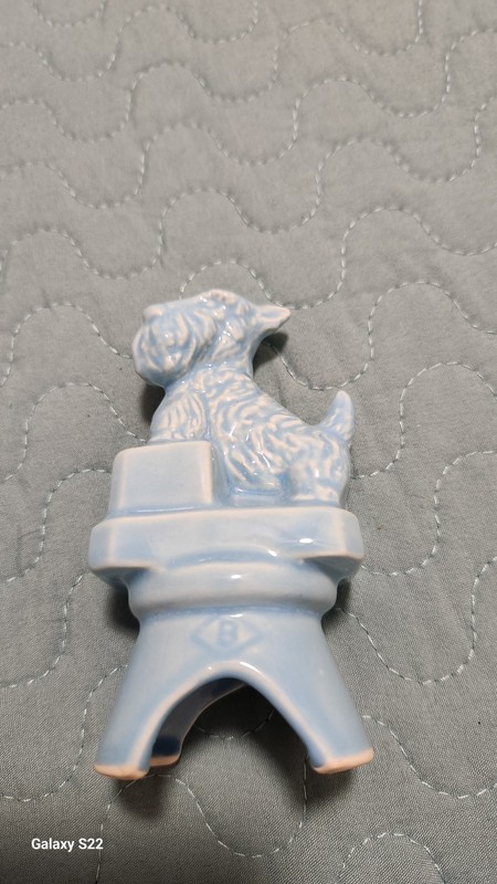 VINTAGE BOYD CRYSTAL ART GLASS CO. CERAMIC SCOTTIE DOG PIE BIRD VENT LIGHT BLUE