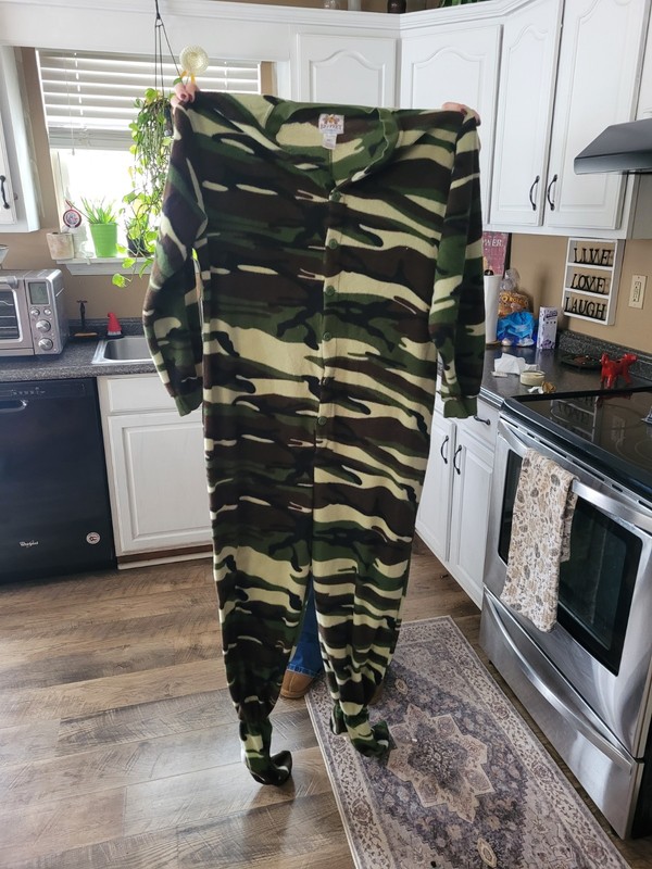 Big Feet Jumpsuit Pajamas Adult Size Large One Piece Camo Hooded Button Closure