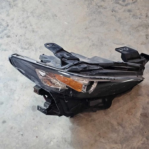 OEM 2019-2023 MAZDA 3 RIGHT PASSENGER RH HEADLIGHT HEADLAMP ASSEMBLY BDTV-67890