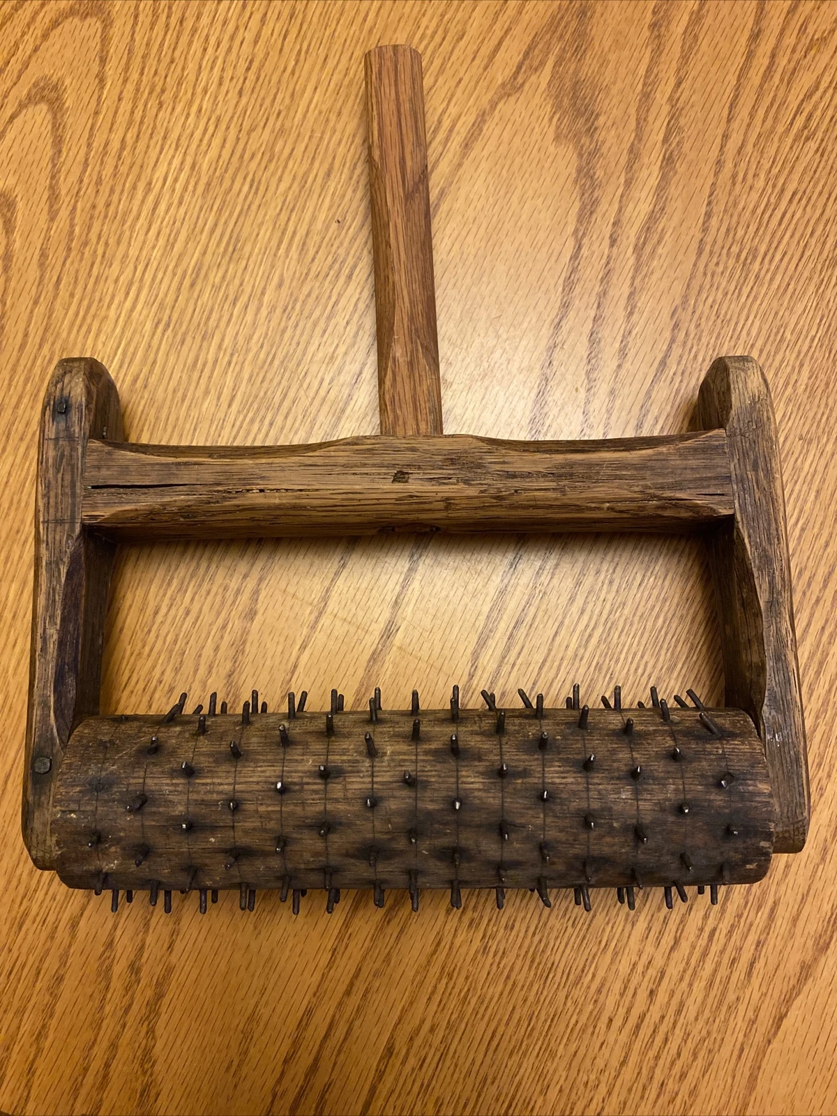 RARE! ANTIQUE TREEN CRACKER BISCUIT PRICKER ROLLING PIN EARLY WOOD WIRE TOOL