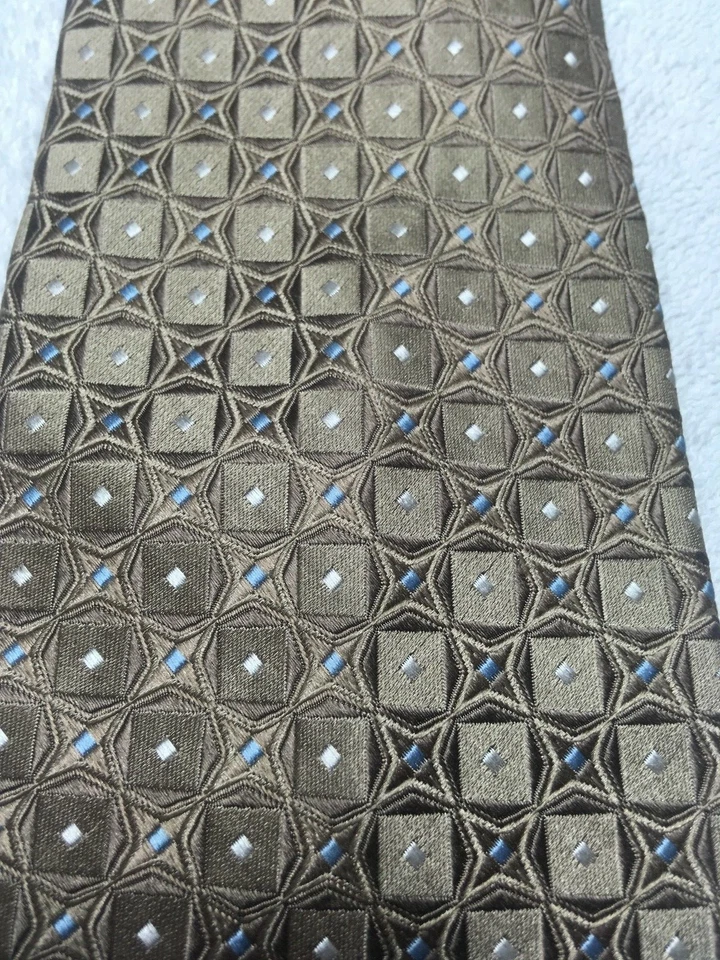 JONES NEW YORK MENS TIE BEIGE TAN WITH BLUE AND WHITE 4 X 60 - Image 3 of 4