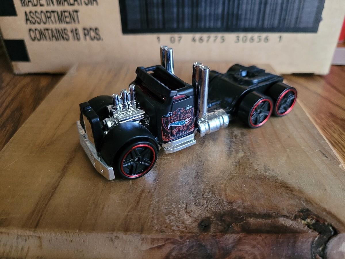 HOT WHEELS ROAD ROLLER LOWRIDER 1960'S KENWORTH SEMI DIESEL TRUCK