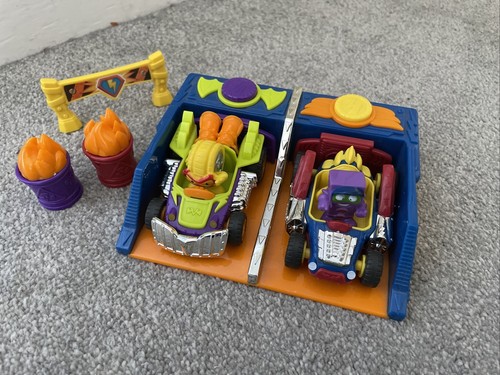 SuperZings Kaboom City Racing 2 Cars + 2 Exclusive Figurines Collectible Set Toy - Picture 6 of 6