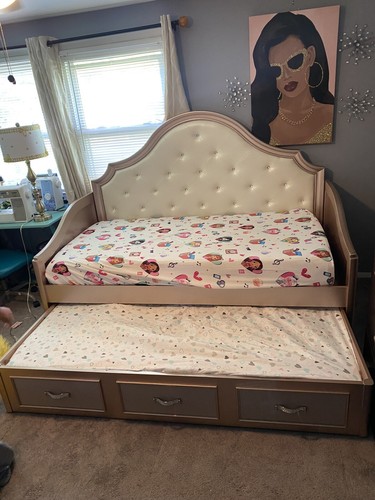 girls bedroom furniture set - Picture 4 of 7