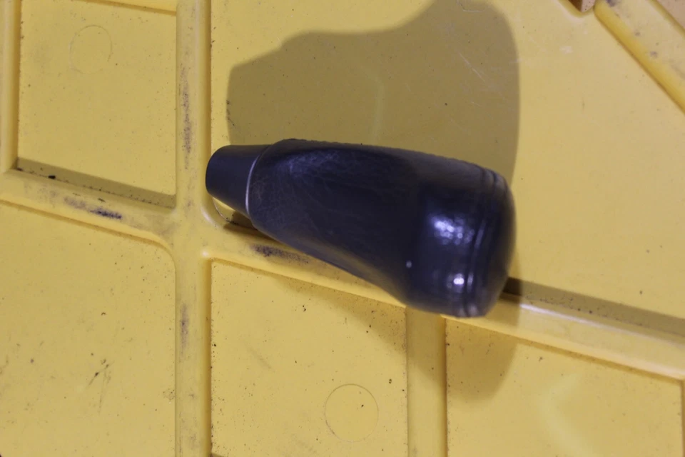 Оригинальный темно-серый переключатель передач для Nissan Armada Infiniti QX56 2004–2007 годов выпуска - Изображение 3 из 3