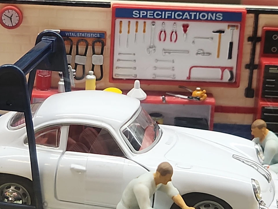 Schuco Porsche 356 Blanco Cupé 1/43 Taller Diorama (Paquete Dañado - ¡¡LEER!!) Foto 4 de 4