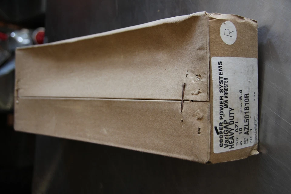 COOPER VARIGAP ARRESTER HEAVY DUTY AZL 10KV  AZL501B10R NEW IN BOX - Image 3 of 3