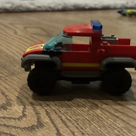 LEGO City Fire Truck 7239 Fire Subtheme w/ Firefighter Minifigure 57pc No Box