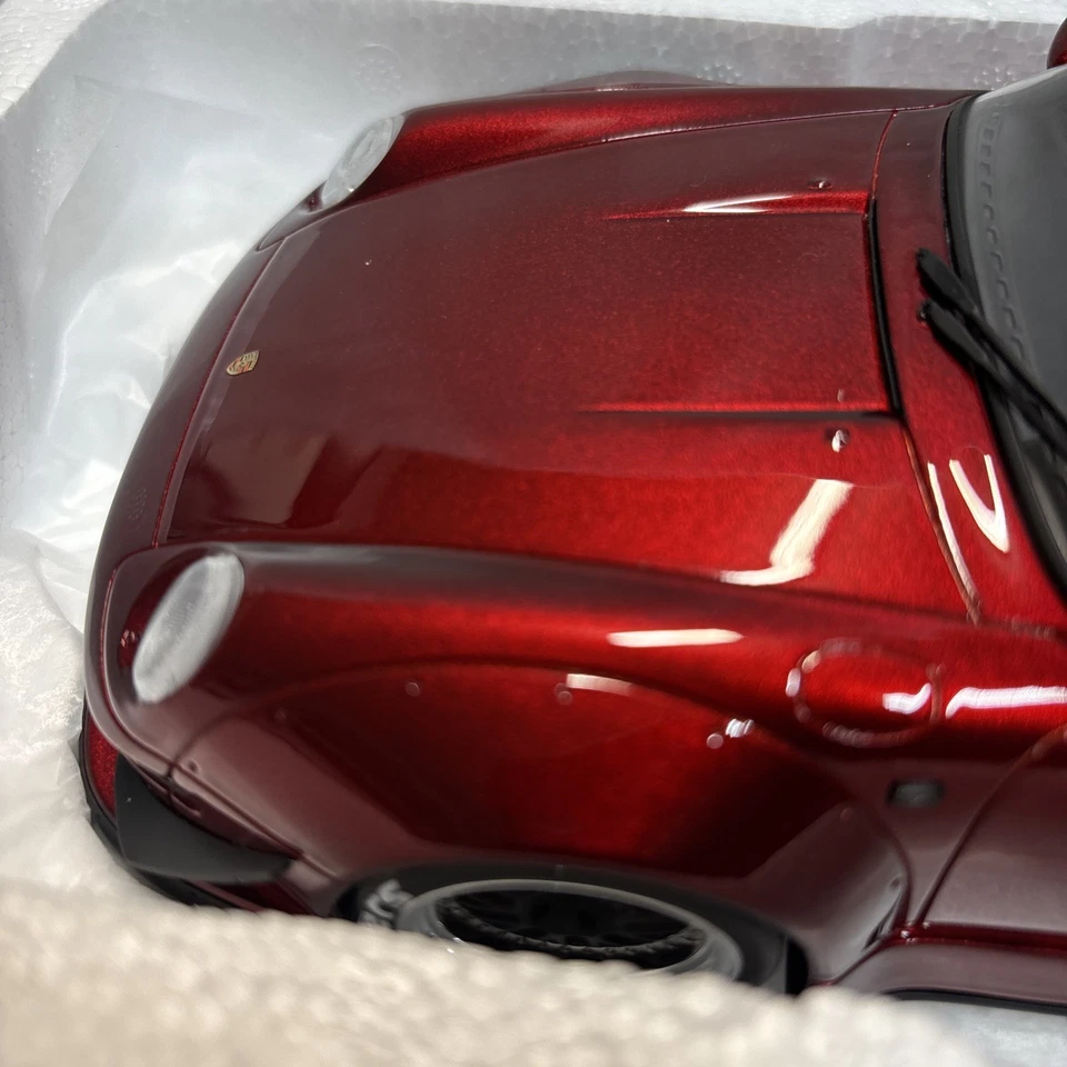 GT Spirit 1/18 Porsche 911/993 RWB - Cauda de pato vermelha - GT759 - Imagem 2 de 4