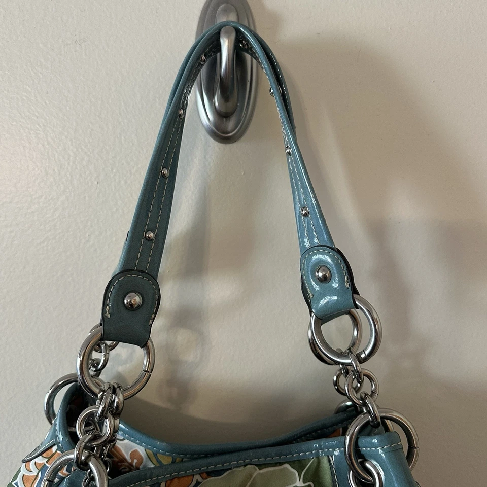 Bolso de Mano Kathy Van Zeeland Azul Floral Asas Tachonadas Adorno Cremalleras a Presión Foto 4 de 4