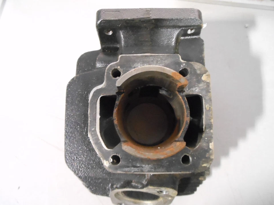 Cilindro derecho Yamaha OEM 1975-1976 RD125 396-11321-03 Foto 3 de 4