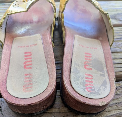 VTG Miu Miu Prada Vibrant Yellow Patent Leather Cutout Wood Studded Sandal 40 9 - Picture 7 of 9