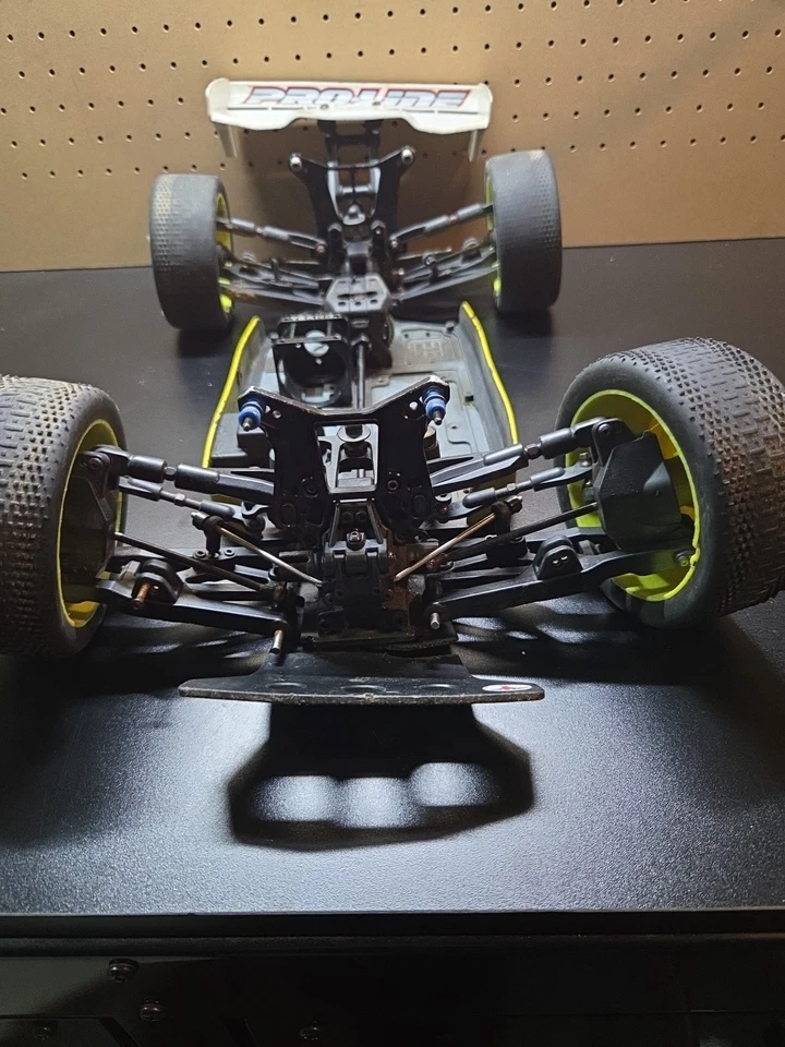 Team Associated RC8T Tekno Chassis  - Image 4 of 4