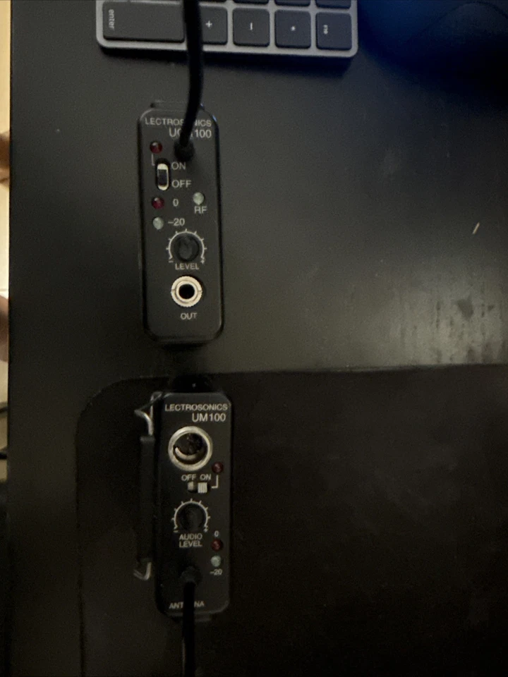 Lectrosonics UCR100 UHF Receiver & UM100 UHF Transmitter Block 29 - Image 3 of 4