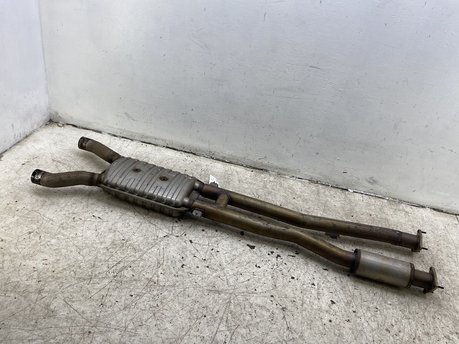 2014-2018 BENTLEY FLYING SPUR AWD 4.0L V8 CENTER MIDDLE EXHAUST RESONATOR PIPE
