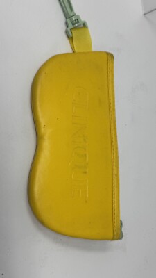 Clinique Sunglass Case Yellow Zippered Padded w/Clip, Eye  display picture 1