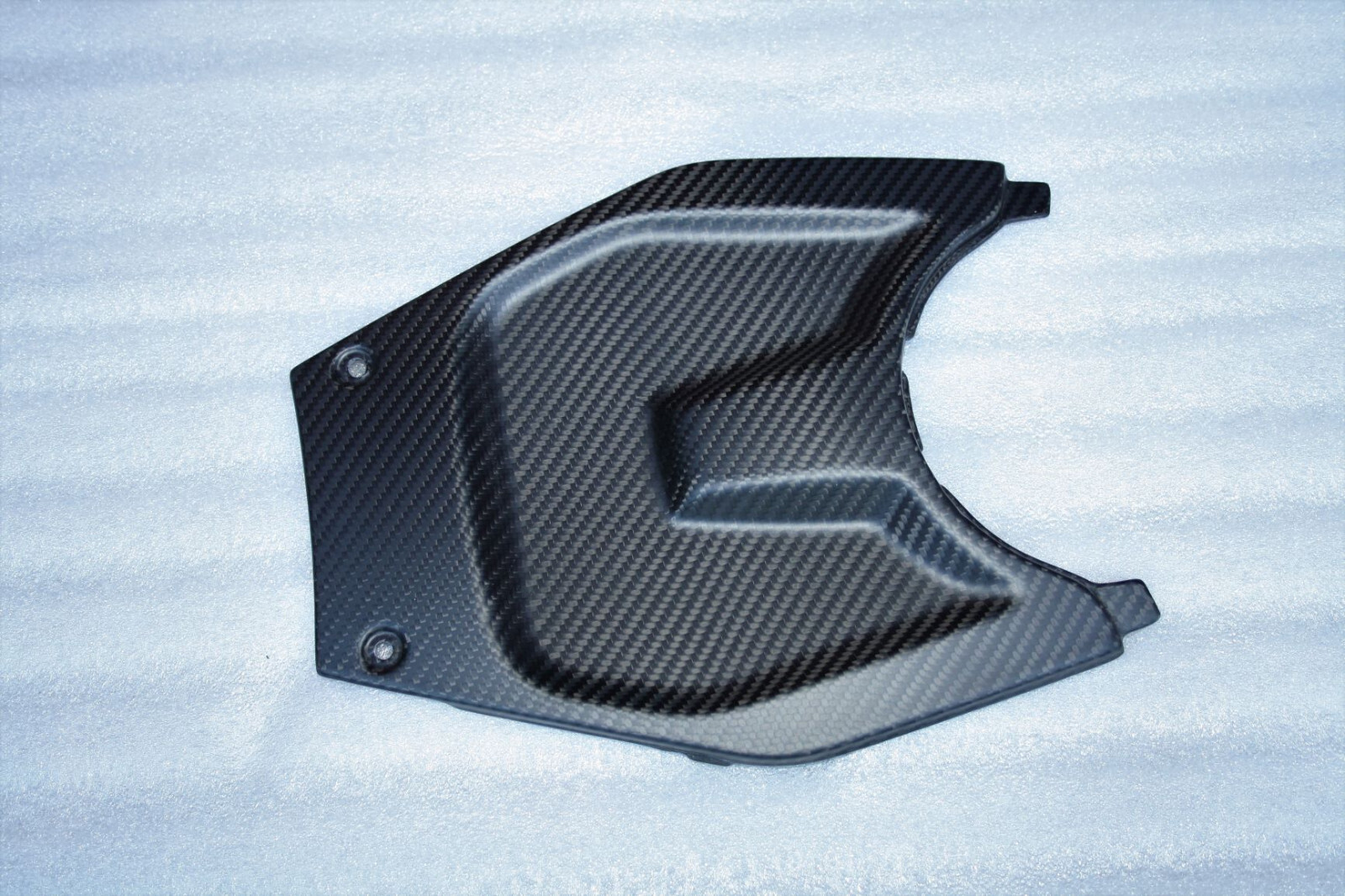 Cache batterie en carbone mat BMW K1300S pour vos sorties sportives