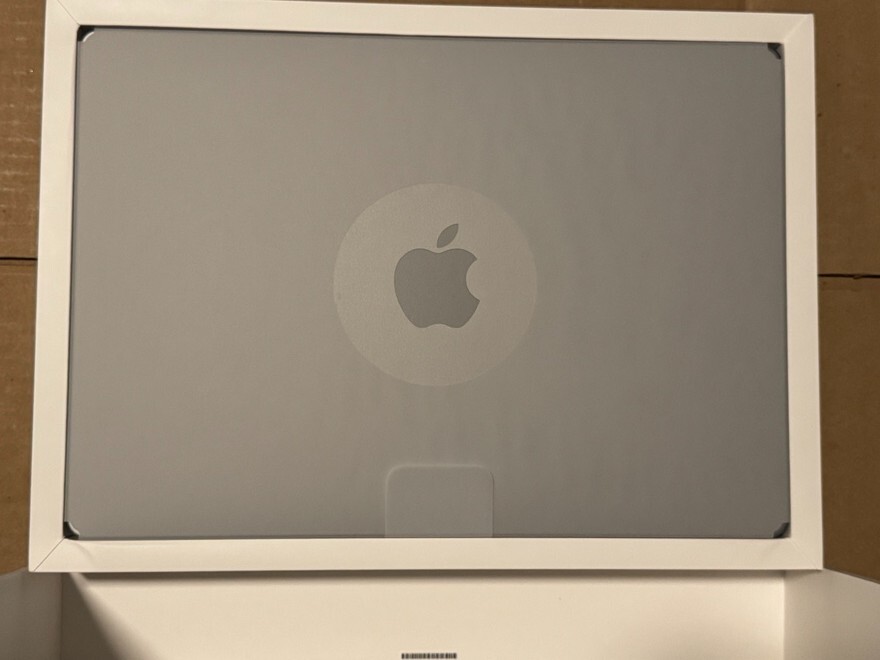 Apple MacBook Pro 14 Apple MacBook Pro 14