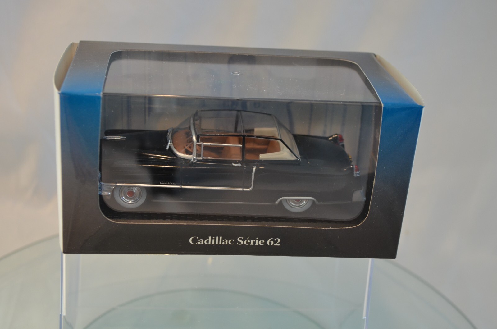 Cadillac Série 62 miniature de collection 1/43 finition luxe pour vitrine
