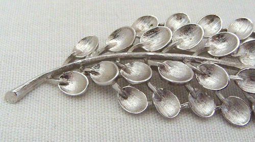 Crown Trifari Brushed Silver-Tone Leaf Branch Pin - Picture 3 of 6