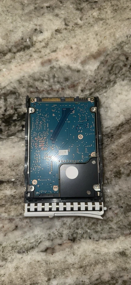 Disco duro Toshiba AL15SEB24EP 2,4 TB 12 GB 2,5 pulgadas SAS HDD Foto 2 de 2