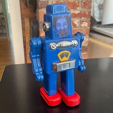 10" Freak Scene Metal Tin Robot w Movable Legs and Arms No Key untested