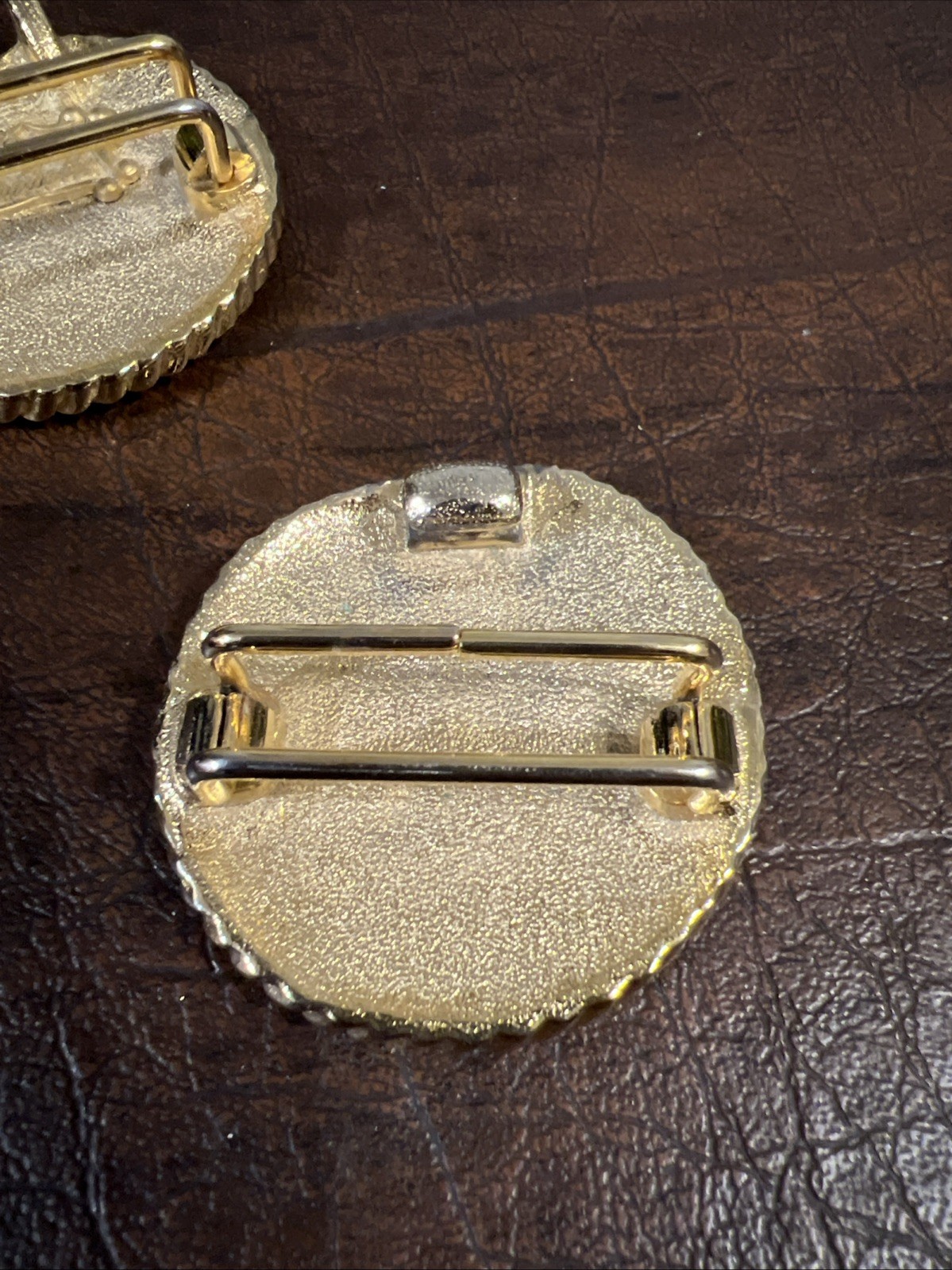 как выглядит Douglas Paquette Signed golden Metal SPIRAL rope design Interlocking Belt Buckle фото