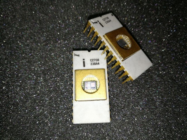 NOS VINTAGE INTEL 1982 82 D2732A U7210084S PGM A 21V 24-PIN CERAMIC