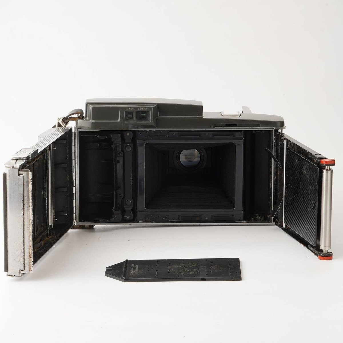 Polaroid 120 Pathfinder Land Camera / Yashica-Yashinon 127mm