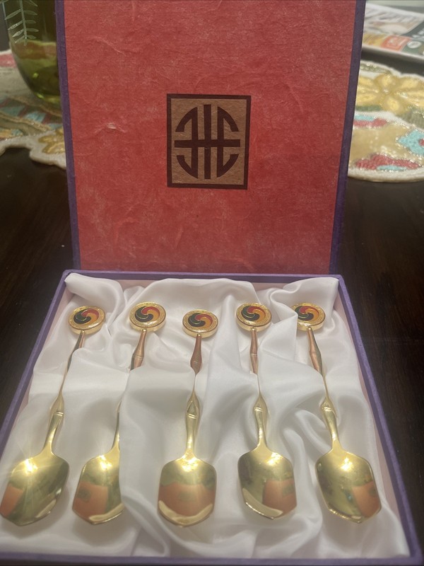 Vintage Spoon Gift Set Korean Symbols Sam Taegeuk Swirl Hyundai Collectible
