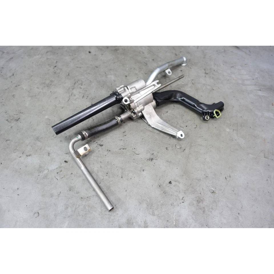 Bomba de lubricación de aceite secundaria de succión BMW F80 M3 F82 M4 S55 2014-2019 FABRICANTE DE EQUIPOS ORIGINALES Foto 3 de 4