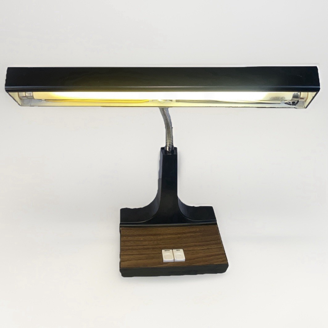 Vintage Mobilite Model 169 Fluorescent Desk Lamp MCM Industrial Task Light Black