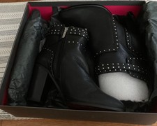 VINCE CAMUTO NEW IN BOX Faythes Black Ankle Boots - Beautiful and Stylish