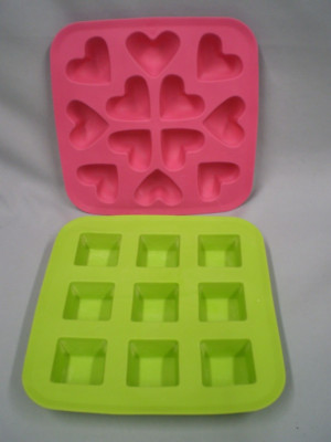 2 IKEA Silicone Flexible Rubber Ice Cube Tray Pink Hearts/Green Square 7''x7''