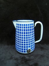 ANCIEN PICHET POT A EAU BROC EN TOLE EMAILLEE BLEUE CARREAUX LUSTUCRU BB